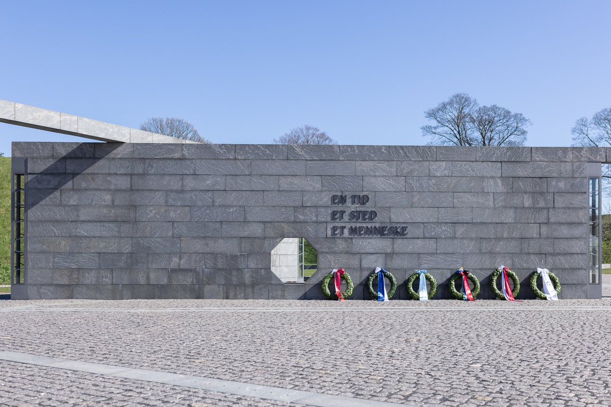 USAmbDenmark's tweet image. I was honored to mark #NATO77 with our Allies and partners at this moving event organized by the Danish Veterans Association.
#WeAreNATO #StrongerTogether #NATODay

📸Monica Bell Sass