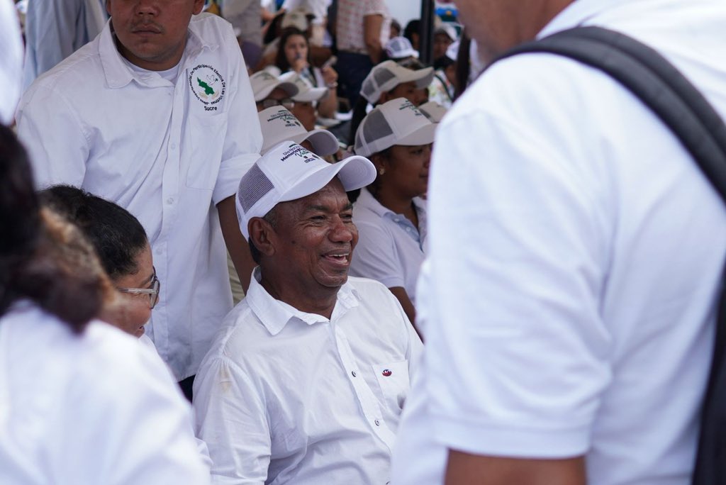 MinAgricultura's tweet image. #AEstaHora 🔴 | En Ovejas, (#Sucre) 📍 la memoria y la resiliencia están vivas, convirtiendo el dolor en fuerza y el territorio en esperanza. ✊🏽

Hoy 9 de abril, Día Nacional de la Memoria y Solidaridad con las Víctimas del Conflicto Armado, campesinas y campesinos que durante