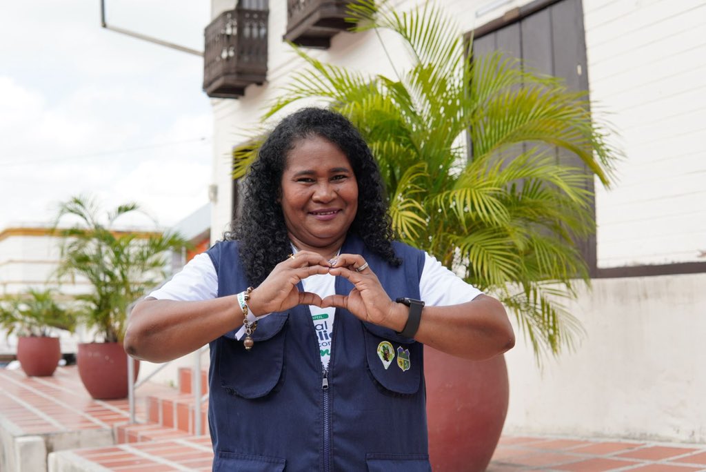 MinAgricultura's tweet image. #AEstaHora 🔴 | En Ovejas, (#Sucre) 📍 la memoria y la resiliencia están vivas, convirtiendo el dolor en fuerza y el territorio en esperanza. ✊🏽

Hoy 9 de abril, Día Nacional de la Memoria y Solidaridad con las Víctimas del Conflicto Armado, campesinas y campesinos que durante