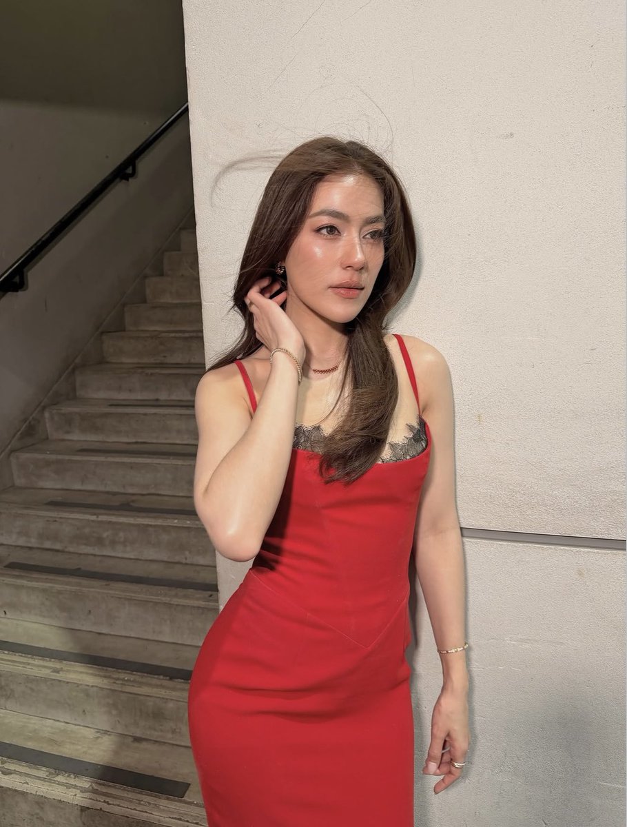 ฮืออเด่กสาวใจเหลว ลุคเดรสแดงหลังกำแพงคิมเบอร์ลี่วันนี้ ทำเอาตายมาก จะหุ่น จะผม จะผิว ทำไมชีสวยได้ขนาดนี้ 😭❤️🫠

#คิมเบอร์ลี่ 
#kimmy_kimberley