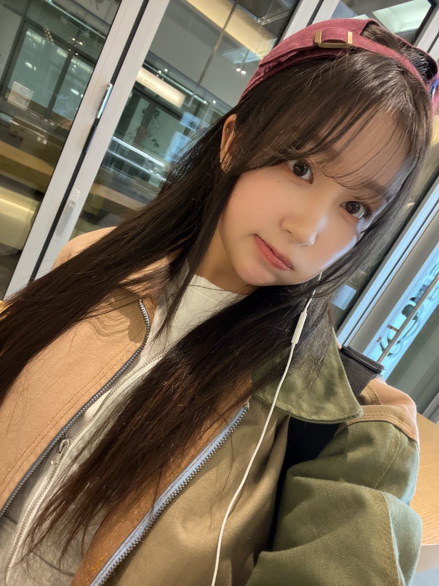 l_van1w's tweet photo. 엄마 요즘 다 이렇게 입어요 짤 느낌 난다

#우아 #wooah #WOOAH #소라 https://t.co/ZYNwfYVN9y