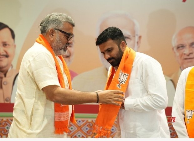 અલ્પેશ,હાર્દિક કે રાજુ : પહેલા વિરોધી બની પ્રજાનો સહકાર મેળવે બાદમાં ભાજપના ખોળામાં બેસે, 

શું આવા લોકો ગુજરાતીઓ ને અભણ સમજે છે ??

આવનારા દિવસોમાં આવા દરેક લોકોની ડિપોઝીટ જ્બ્ત થવી જોઈએ,