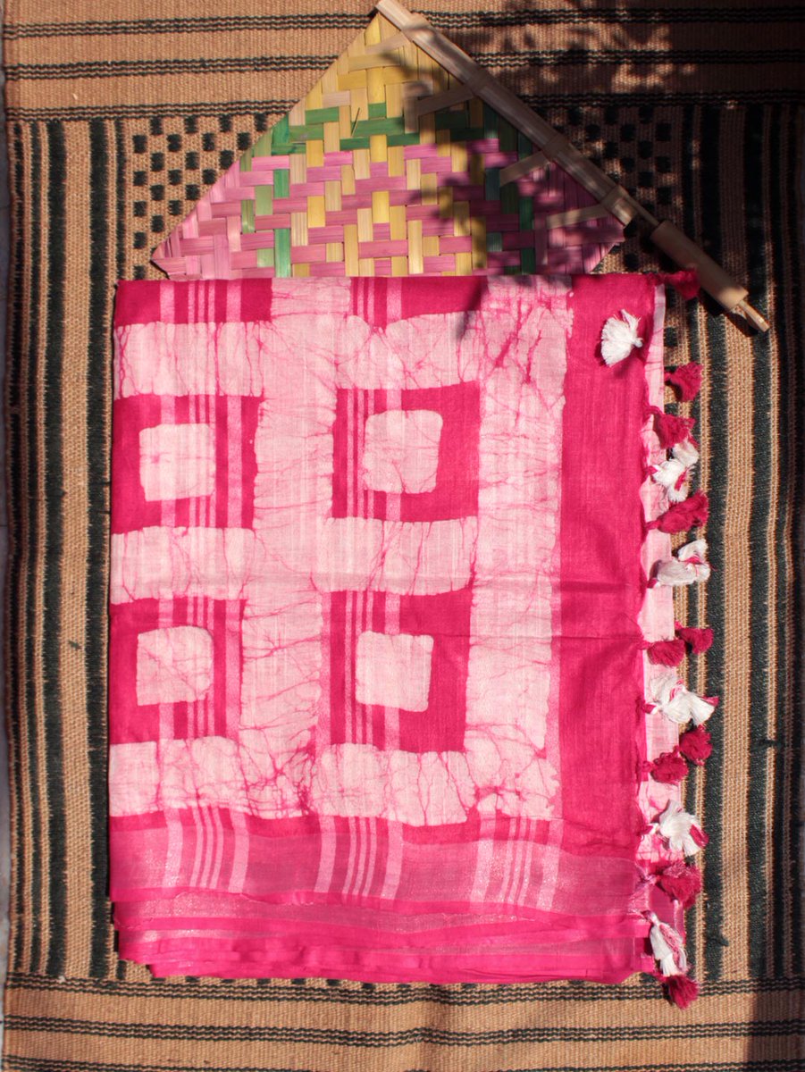 Shilphaat's tweet photo. LINEN SUMMER SAREES
Batik-dyed , Deep-Pink and Off-white Linen cotton blend sari with silver zari on border and palla.
.
Buy at https://t.co/0uWl2ZngFi
https://t.co/99ydh1UAFv
.
#linen #saree #sari #linensari #summersari #linensaree  #handloomsaree #shilphaat https://t.co/yKB1UkgU17