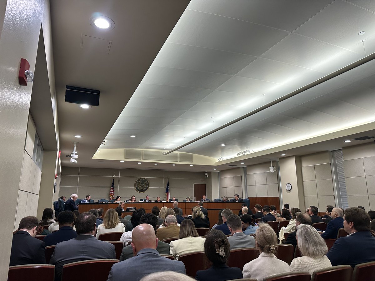 Snapper_Carr's tweet photo. Packed house for State Affairs hearing on Data Center issues this morning. #txlege https://t.co/eA0XpksHX7