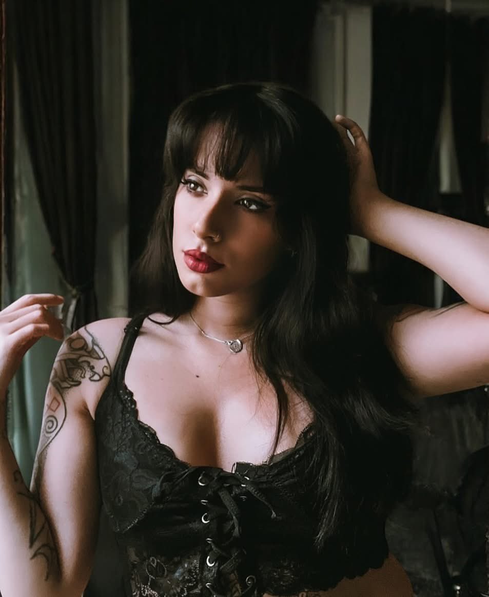 rachel_barba_'s tweet image. Some days feel heavier,
like I’m learning how to breathe inside the ache.

But even in the quiet sadness,
something in me refuses to break.

I am allowed to hurt,
and still… I will rise again.

#aesthetic #poetry #softsadness #healingjourney #innerstrength #resilience