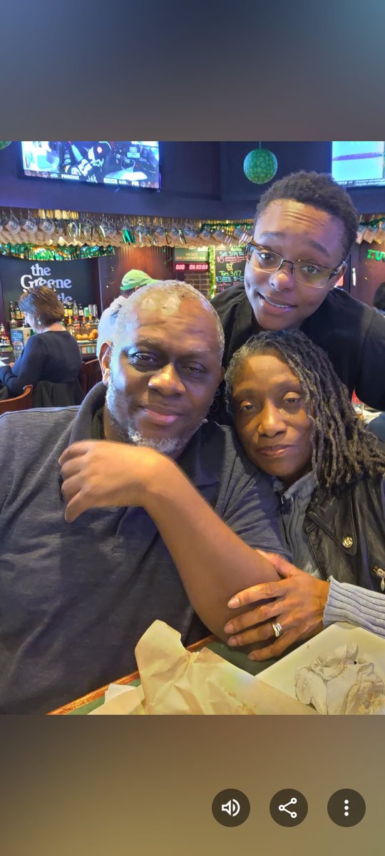 MarcAThompson4's tweet photo. The Family Thompson https://t.co/KA3gWboTDz