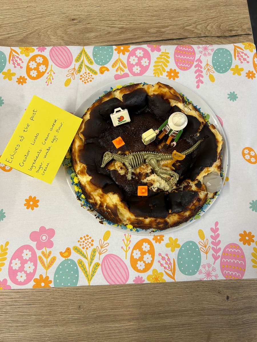 ejrquartz's tweet image. 🧪Who says science communication can’t be delicious?🍰Here are some tasty creations from our NL office’s science-themed bake off competition.🪐From planetary pastries to chemical concoctions, the fastest way to team bonding is through the stomach!🧁👀
#scicomm #baking #science