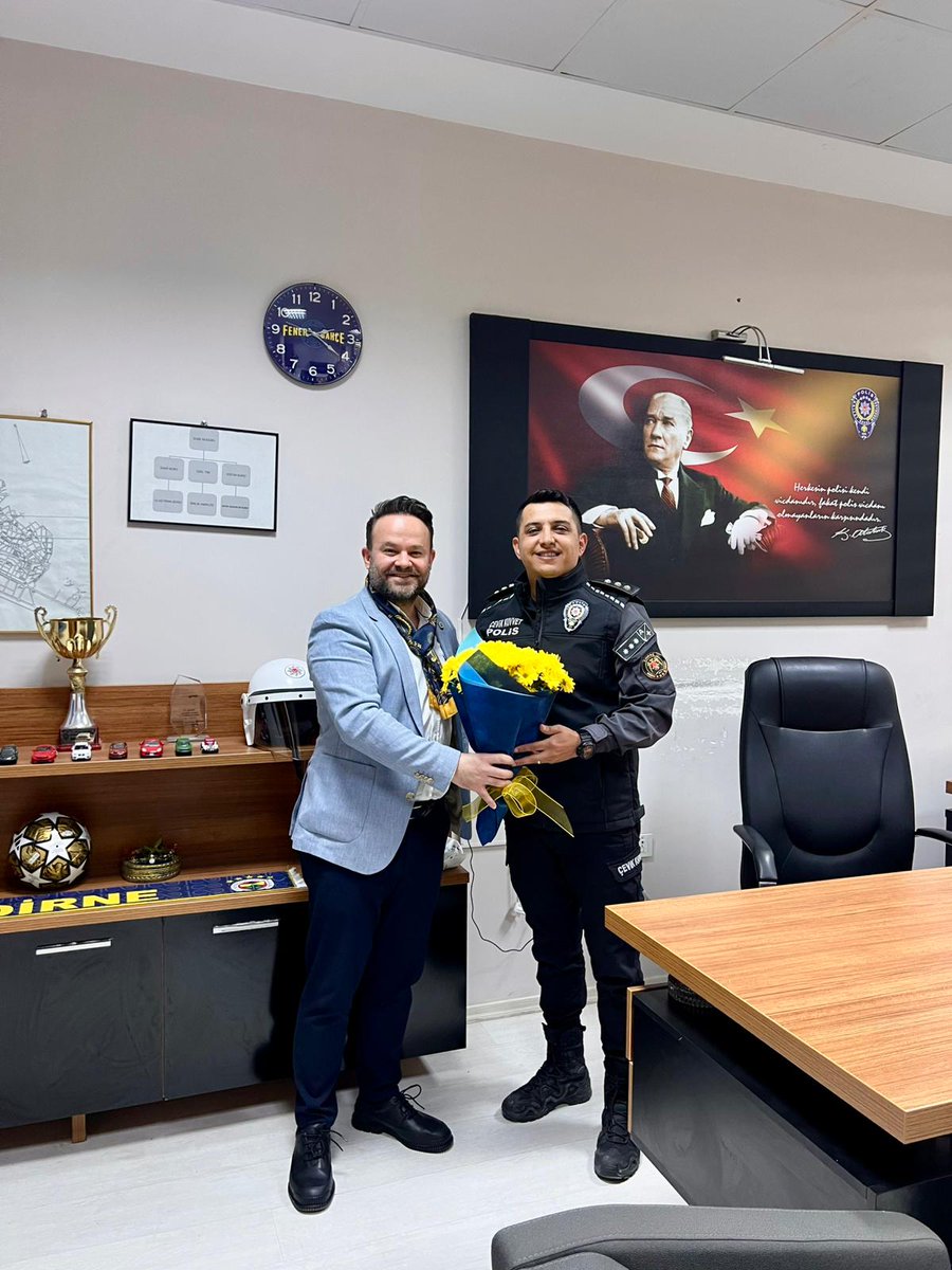 fbedrdrnk's tweet photo. Polis Haftası kapsamında Başkanımız Sn Nedim Mercan, Edirne Emniyet Müdürlüğü Spor Şube ve Çevik Kuvvet Başkomiseri Sn Murat Cahan’ı ziyaret etmiştir.
Nazik kabulleri dolayısıyla teşekkür eder, şahsında tüm emniyet teşkilatımızın Polis Haftası’nı en içten dileklerimizle kutlarız. https://t.co/xcn8UQ5pEK