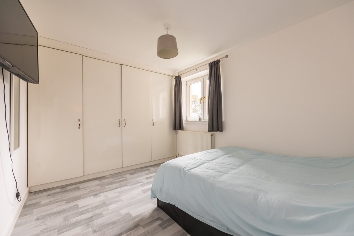 NeilsonsSales's tweet photo. 📍1/5 Glenure Loan, Edinburgh, EH4 7LP
🏡Offers Over £120,000

A well presented one-bedroom, first floor flat, quietly positioned within the popular residential district of Clermiston, conveniently close to a wide range of local amenities, transport links and green spaces. Offering well proportioned accommodation, the property further benefits from a private garden and balcony and will appeal to a variety of purchasers including first time buyers and professionals alike.

🔗Please find full details on our website - https://t.co/uQNVCodBE4

 #ClermistonLiving #ScottishProperty #EdinburghHomes #EdinburghRealEstate #FlatForSale