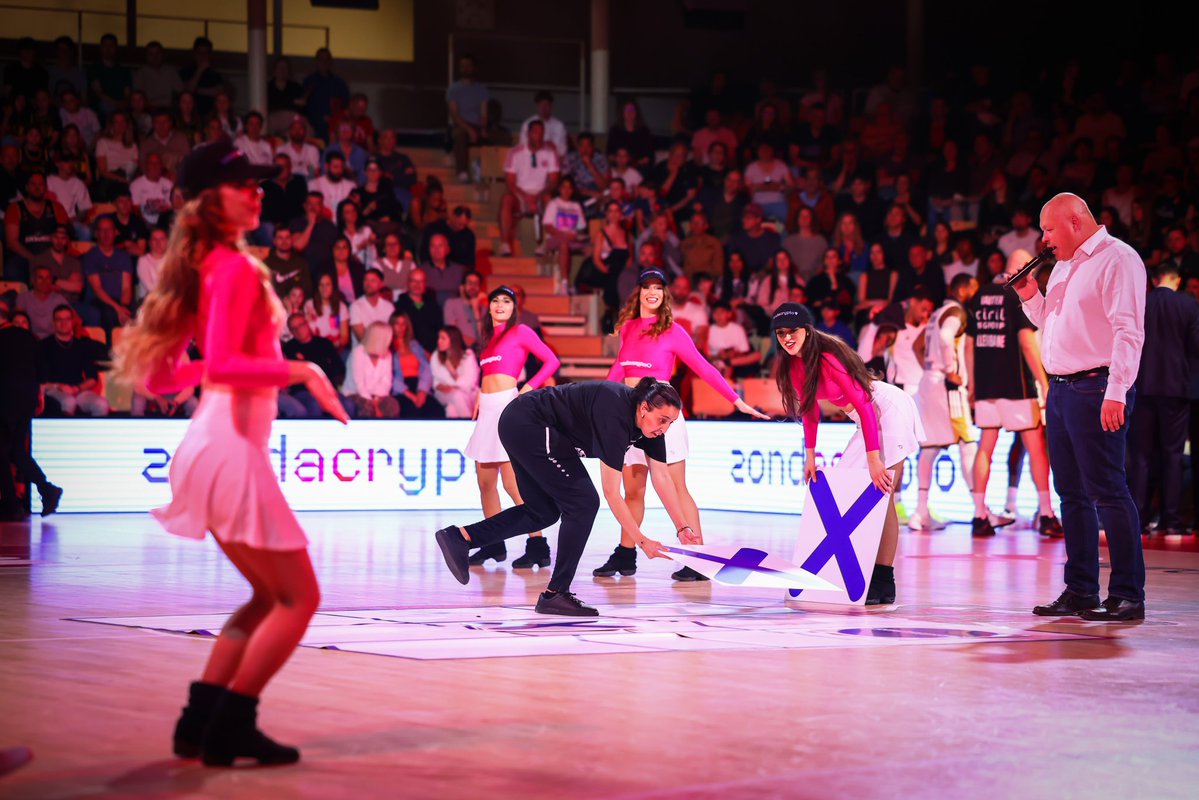 ASMonaco_Basket's tweet image. 👋 L'entrée des joueurs de la #RocaTeam et les animations mi-temps avec Special Olympics Monaco 🔴⚪️

Un moment partagé dans le cadre du programme #OneTeam 🗨

#DagheMunegu #WeAreAllOneTeam