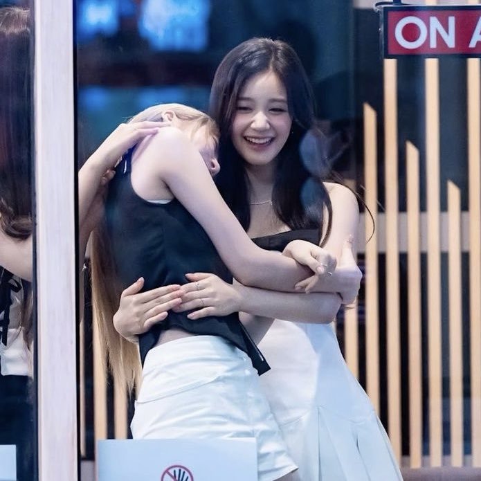 #thereafter tweet media