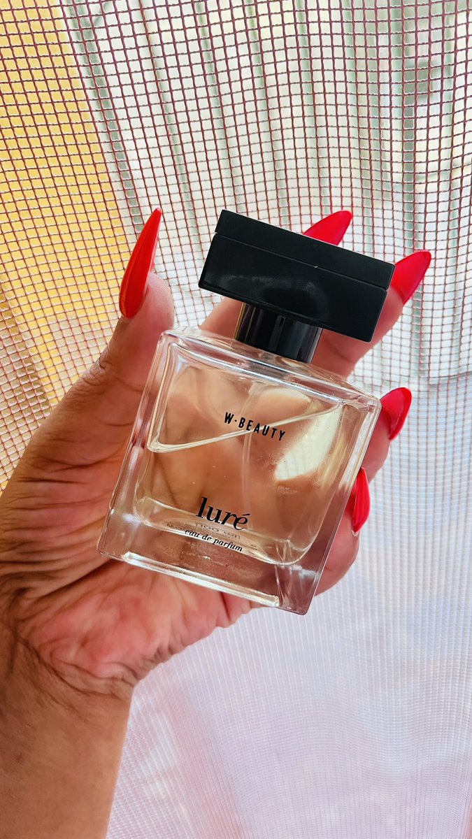 ThobsnThobs's tweet image. Ladies this smells good @GirlTalkZA 
@WOOLWORTHS_SA you did the things here 🥹
#girltalk