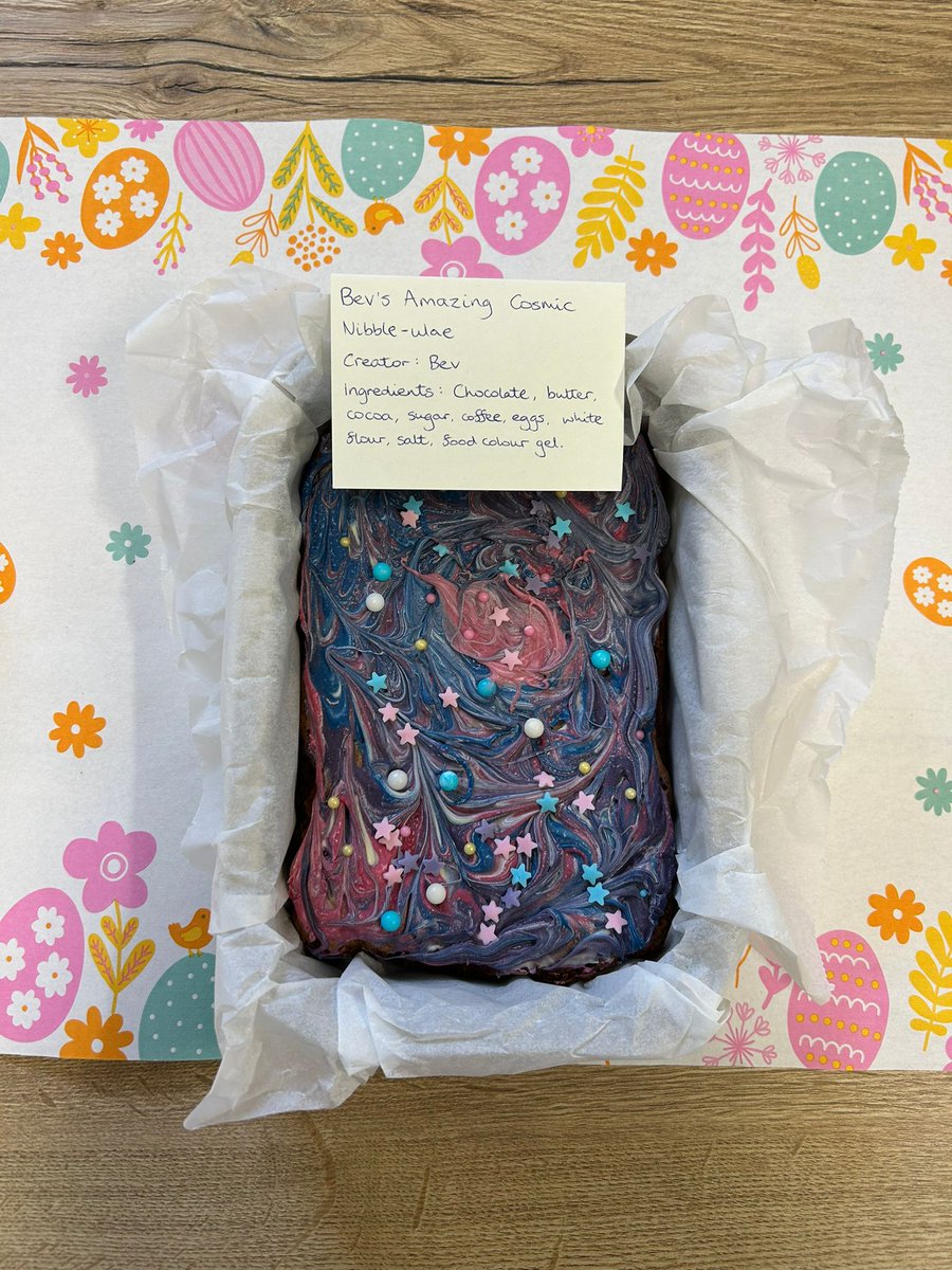 ejrquartz's tweet image. 🧪Who says science communication can’t be delicious?🍰Here are some tasty creations from our NL office’s science-themed bake off competition.🪐From planetary pastries to chemical concoctions, the fastest way to team bonding is through the stomach!🧁👀
#scicomm #baking #science