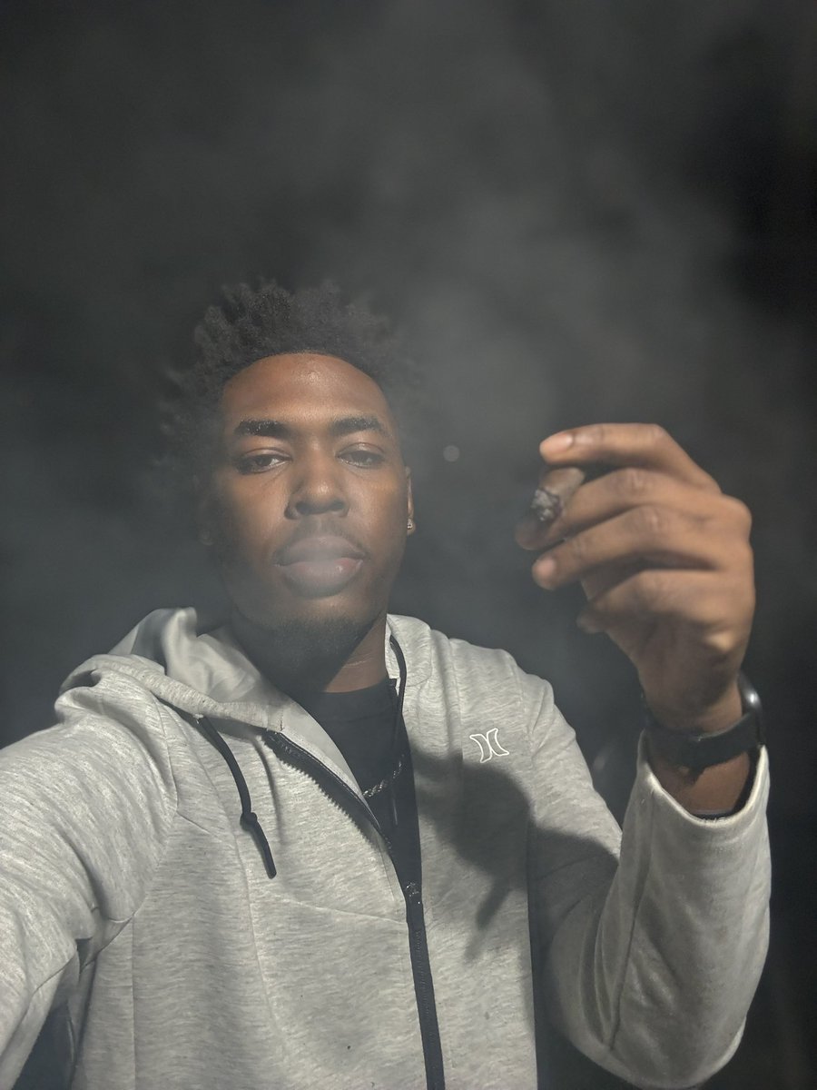 DeeDaPlayboi's tweet photo. 🩶🌬️ https://t.co/KRZUaE3ZnJ