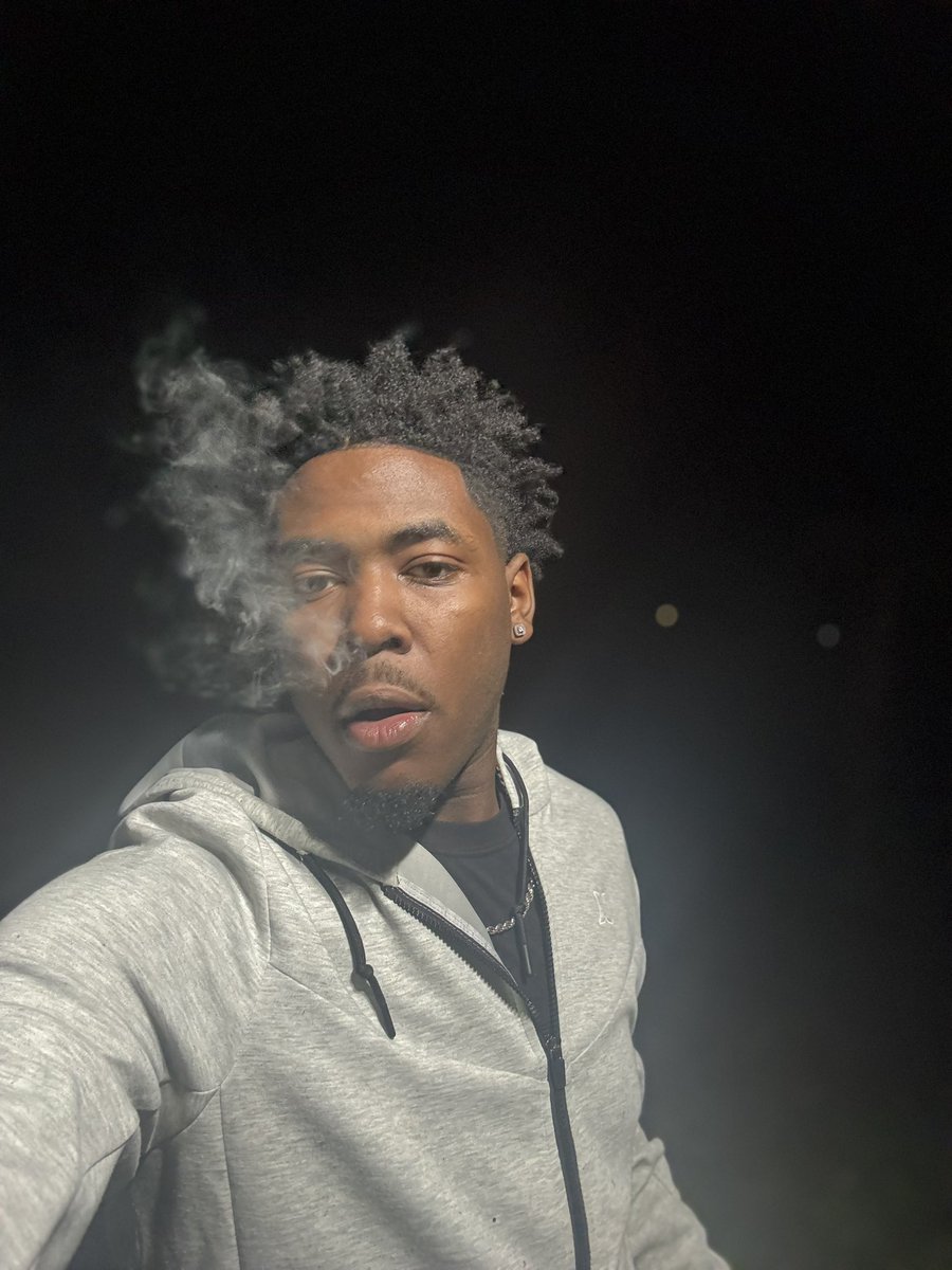 DeeDaPlayboi's tweet photo. 🩶🌬️ https://t.co/KRZUaE3ZnJ