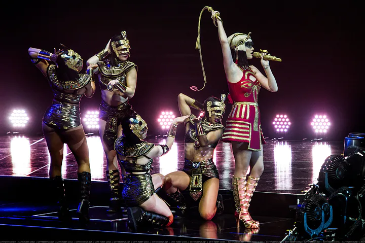 KatyPerryChina's tweet photo. 📷 | Katy Perry performing live on stage on her 'Prismatic World Tour' at the LG Arena , Birmingham, United Kingdom, 14 May 2014.

https://t.co/9A9apTrbvv https://t.co/LGiGAOLuz0