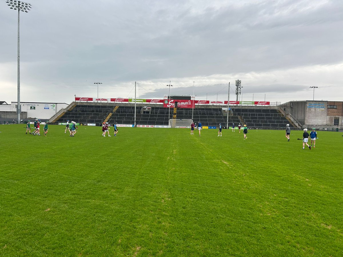 CoachingGalway's tweet photo. Great day at Pearse Stadium for our new City Hurling initiative last Tuesday 🙌

Over 40 U14 hurlers from the city took part in a workshop covering nutrition, S&C, and pitch skills. Fantastic engagement from all players and clubs involved.

Well done to everyone 👏
Plenty more to come  💪
@CastlegarGAA @liammellowsgaa @skgaa @RahoonNcGaa