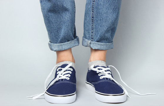 AnythingIndigo's tweet photo. Tiki can't tie their shoelases! https://t.co/KKUivkuJPn