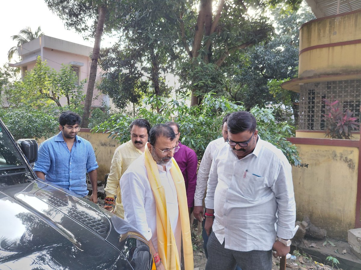 abishkarbjp's tweet photo. আজ সন্ধ্যায় কল্যাণী বিধানসভার এসেছিলেন মাননীয় Dr Nishikant Dubey মহাশয়, ওনাকে অভ্যর্থনা জানামলাম, বিস্তারিত আলোচনা করলাম বিধানসভার নির্বাচন বিষয়ে।
@nishikant_dubey 
@BJP4Bengal 
@SamikBJP https://t.co/EYoBhRbWkT