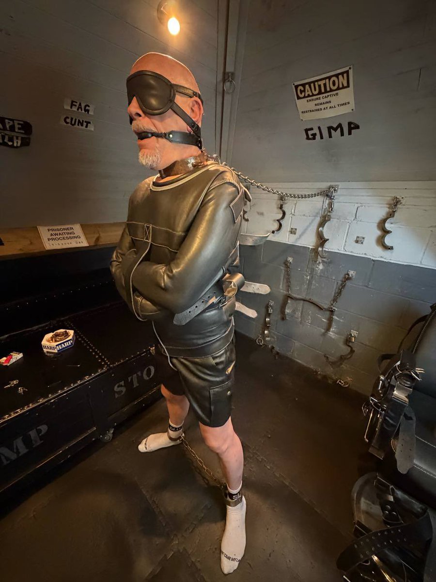 LeatherPrison's tweet photo. The Leather Historical Straitjacket is easy to recognise; it rarely stays that simple, just ask @Sj23NickLeeds or  @JamesBondageSX

https://t.co/6LRZRFlmRu

#BuiltToBind #LeatherPrison #Posey  #PoseyStraitjacket #LeatherCraft #BondageGear #LeatherCommunity https://t.co/MIHwHMlEUt