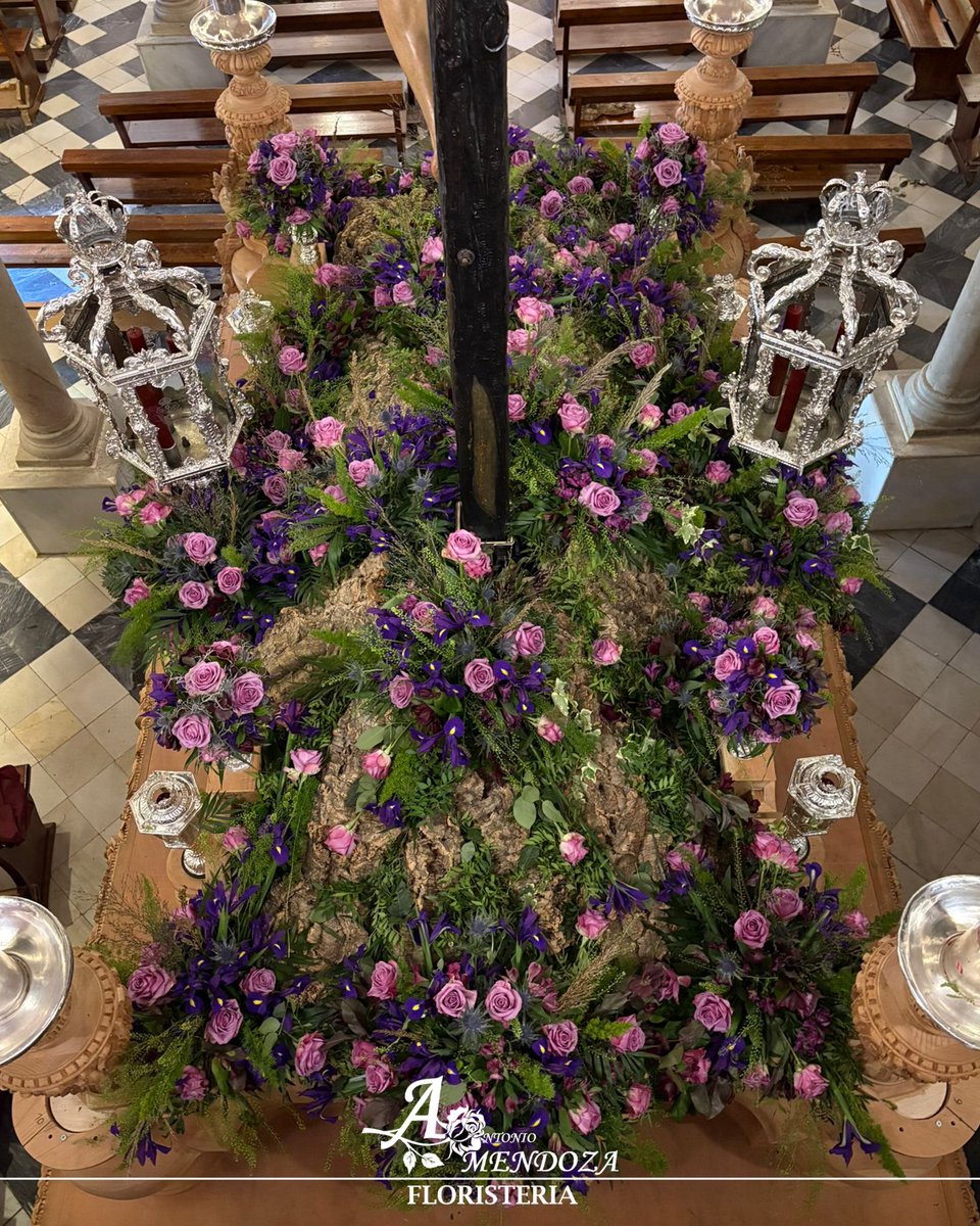 FloristaMendoza's tweet photo. Exorno floral para el #JuevesSanto en Tomares y su @hdadtomares.

#SSantaSevilla26 https://t.co/EL7FZiGJ2F