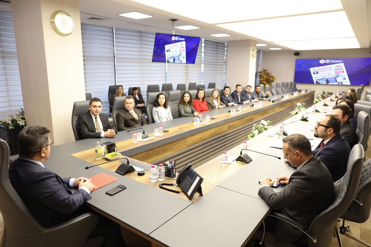 Genel Müdürümüz Çelebi Yılmaz, Genel Müdürlüğümüz bünyesinde yayımlanan Sesleniş gazetesinin yayın kurulunu ve yazar ekibini kabul etti.

Gerçekleştirilen toplantıda; Adalet Bakanlığımızın vizyonu doğrultusunda, ceza infaz kurumları ve denetimli serbestlik müdürlüklerince