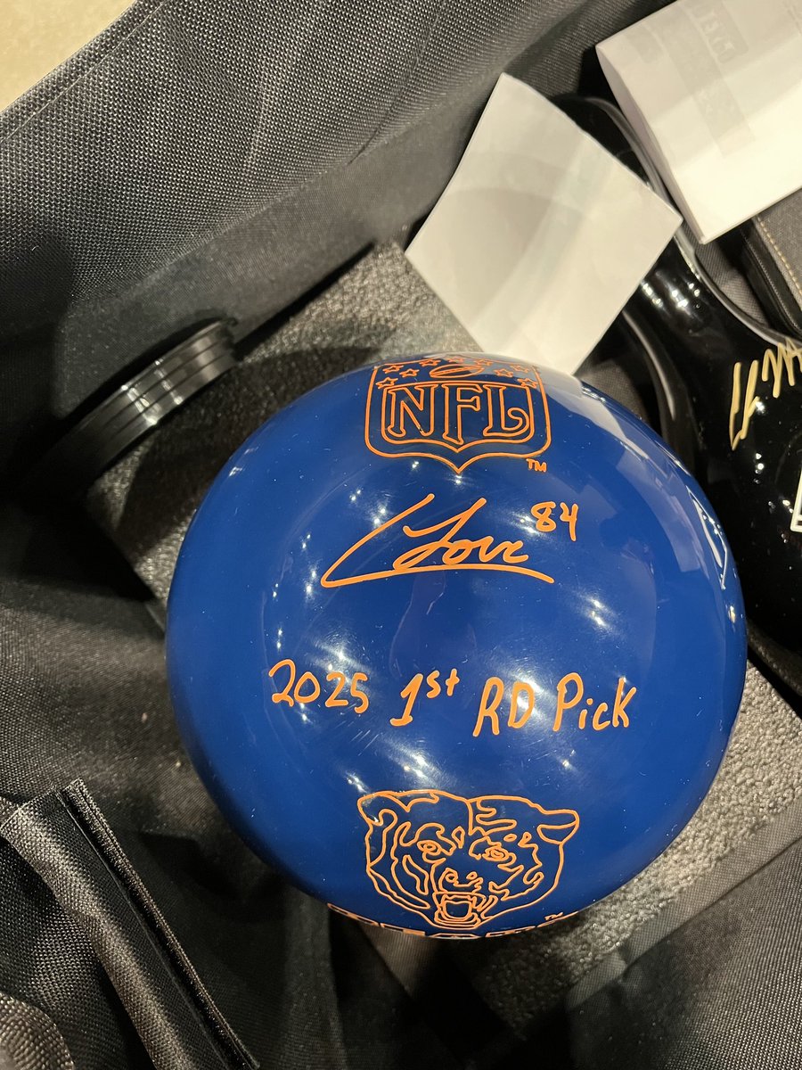 Mike likes autographs tweet media