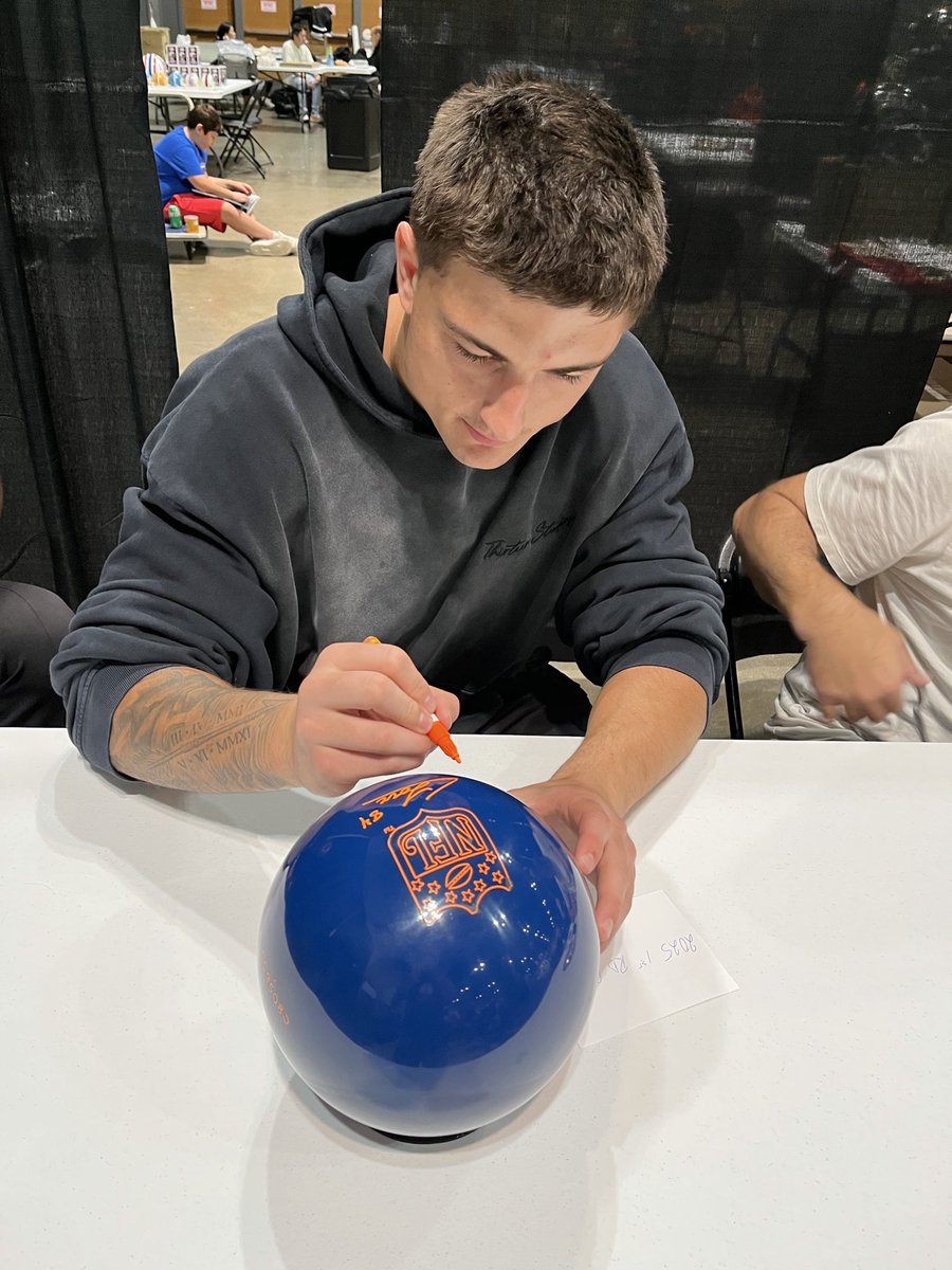 Mike likes autographs tweet media