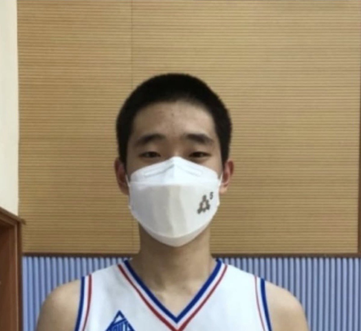 a_sak_eeee's tweet photo. @yoolng 생일선물 투척하고 도망갑니다앙 ㅣㅎㅎ https://t.co/FMsZdSxWPr