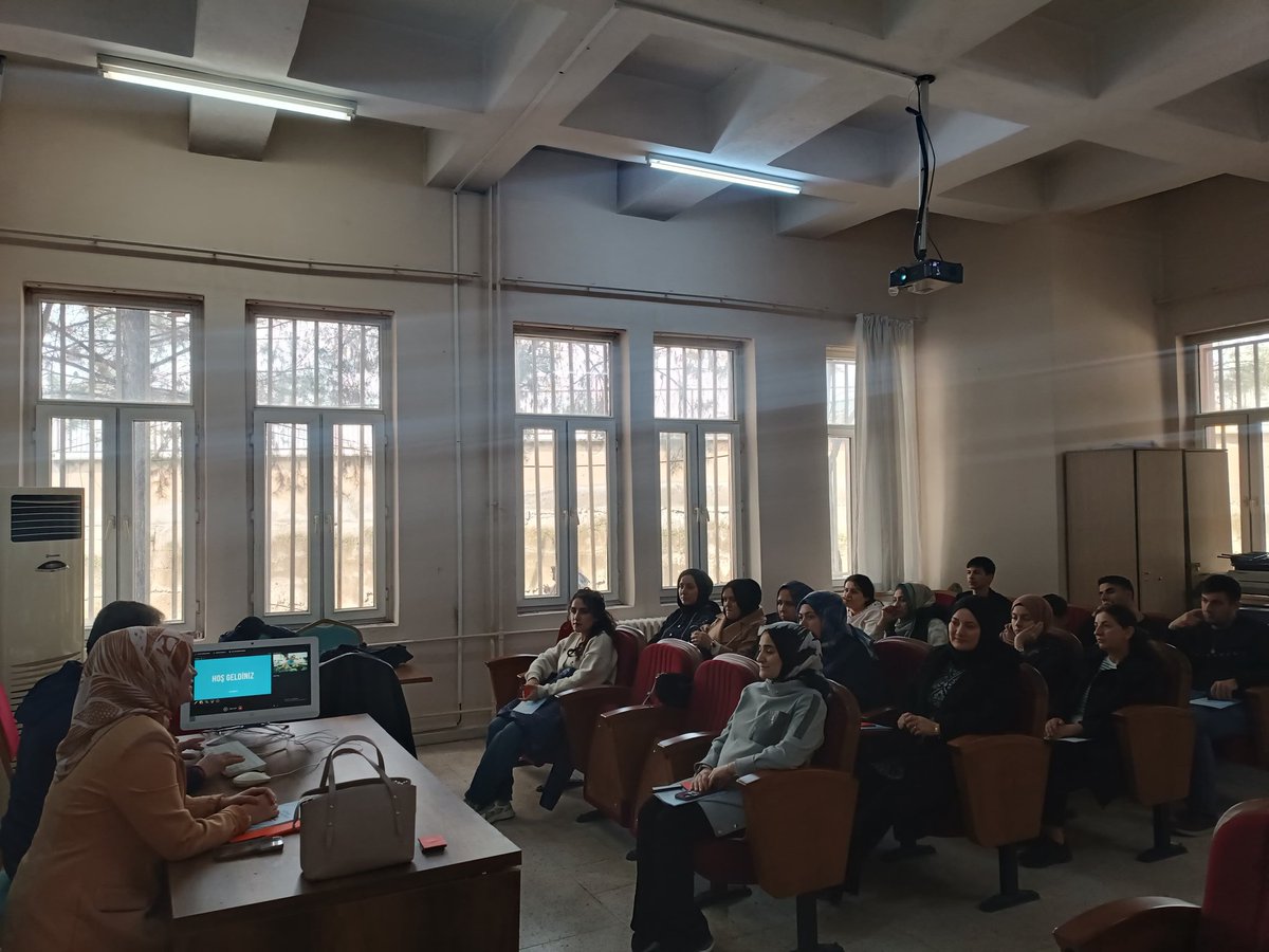 kadembatman's tweet photo. MEB protokolümüz kapsamında yürüttüğümüz “Güven Toplumunun İnşası: Şiddetin Anatomisi ve Çözüm Yolları” eğitimimizi Batman Petrolkent Gençlik Merkezi'nde  verdik. https://t.co/CLazhK11Z1