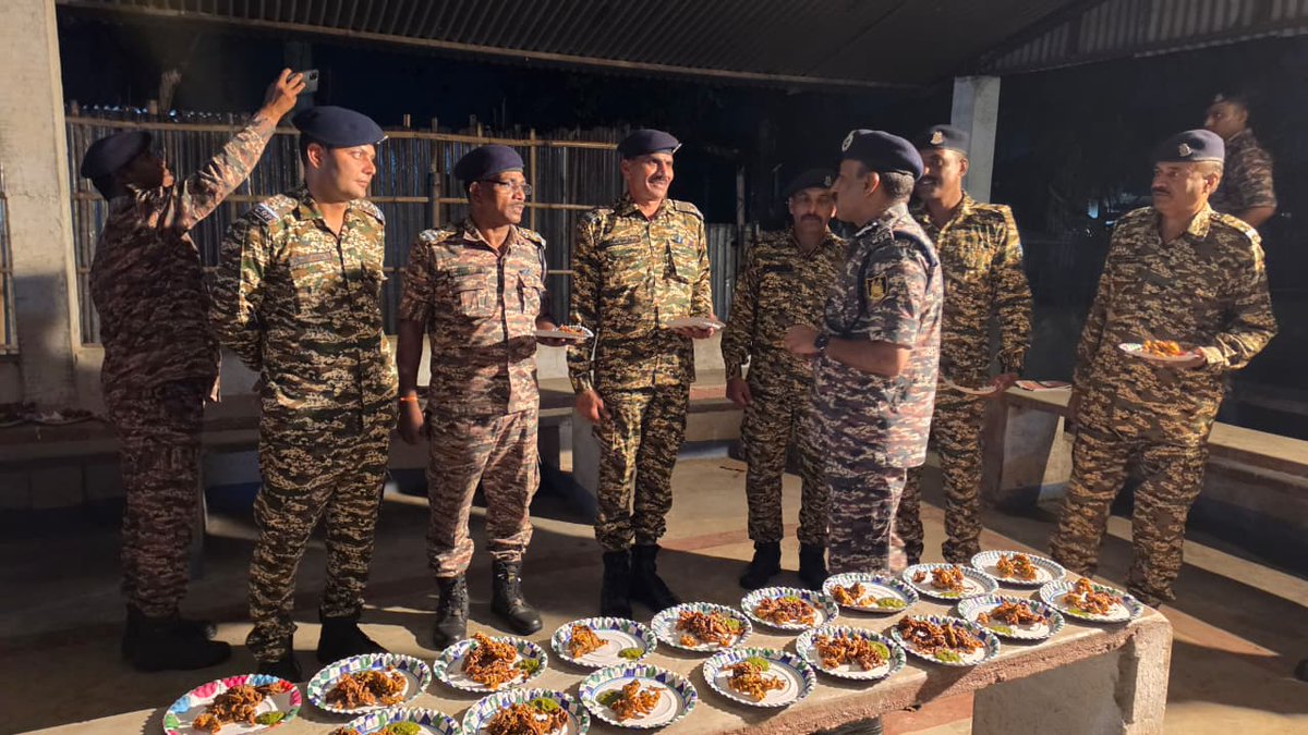 crpfindia's tweet image. DG, #CRPF Shri G. P. Singh, IPS visited the Adhoc 387 Bn camp of #CRPF at Patharghata High School, Nemai, Siliguri, during his WB tour.

DG reviewed the facility and interacted with the stakeholders. During ‘Samvad,’ he highlighted ECI’s guidelines for ensuring free &amp;amp; fair polls.