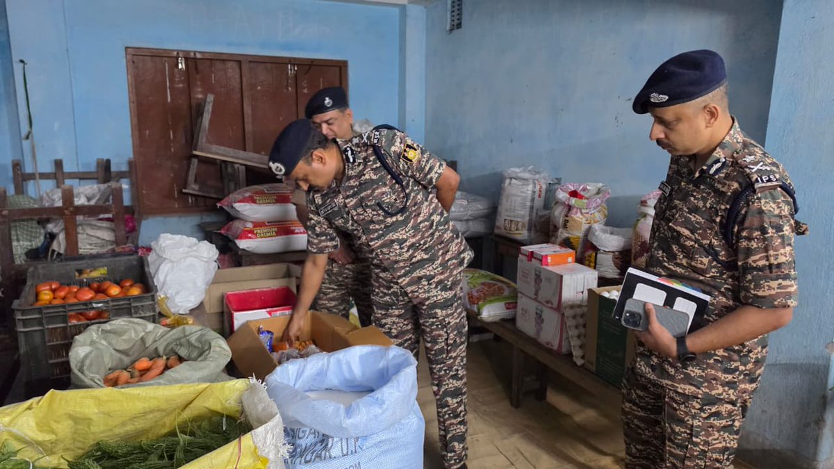 crpfindia's tweet image. DG, #CRPF Shri G. P. Singh, IPS visited the Adhoc 387 Bn camp of #CRPF at Patharghata High School, Nemai, Siliguri, during his WB tour.

DG reviewed the facility and interacted with the stakeholders. During ‘Samvad,’ he highlighted ECI’s guidelines for ensuring free &amp;amp; fair polls.