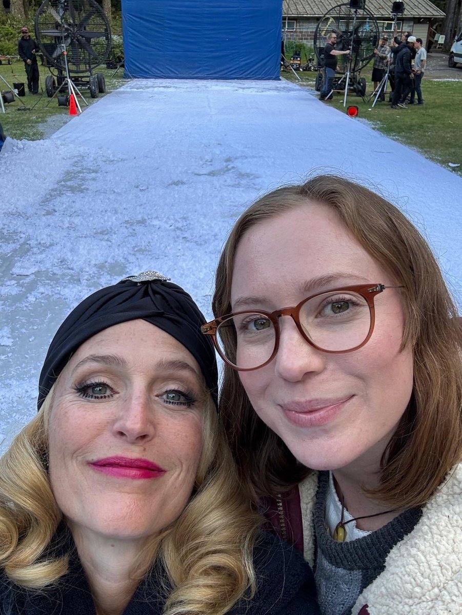 Gillian Anderson tweet media