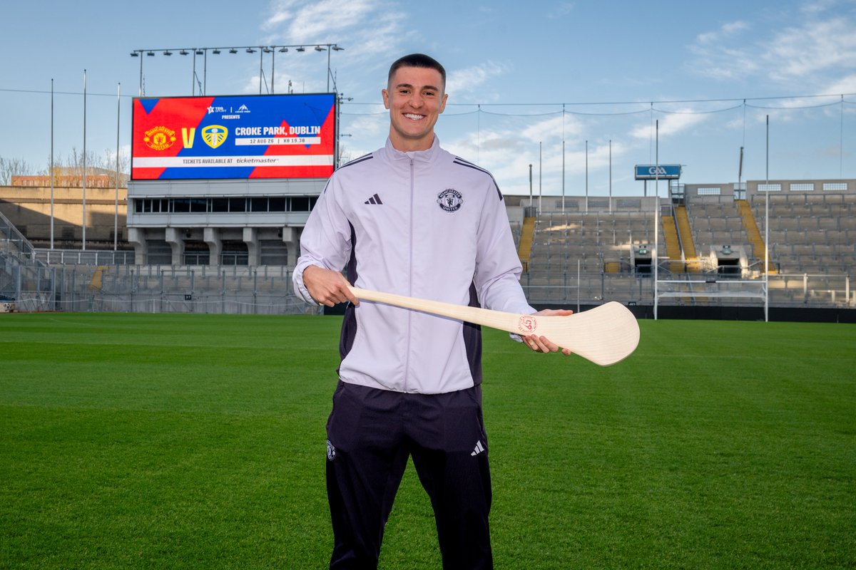 ODonnellDale's tweet photo. Benjamin Šeško pictured at Croke Park. 

Rumour has it he was an avid fan of Eoin Kelly and Tipperary hurling growing up. Loved watching the Premier County beat Cork in July.

Tickets go on general sale for United vs Leeds tomorrow. Pre-season schedule here: https://t.co/Rn7wiVE7ih