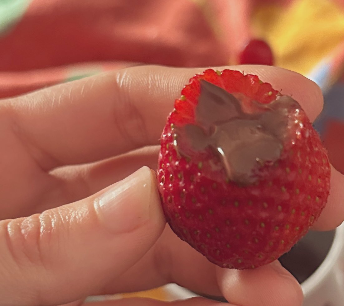 Luna_contentX's tweet photo. Strawberries, chocolate u and me 😏❤️‍🔥 https://t.co/6muMBPMvmw