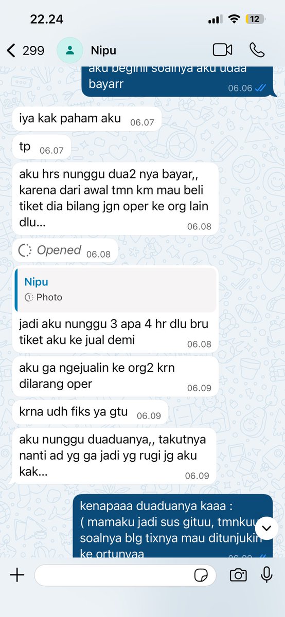 pritipaii's tweet photo. scam / penipu daniel caesar java jazz

be careful guyss 💛 1.4jtku hangus ya all loll. jadi aku sm tmnku mau beli, kita janjian bayar hr rabu tp tbtb tmnku papanya minta bukti tix, krna ku udh pay duluan.

pas aku minta tix ku ni org maksa nunggu dua duanya tf. Lnjt dibawah https://t.co/aP4MvjHG2o
