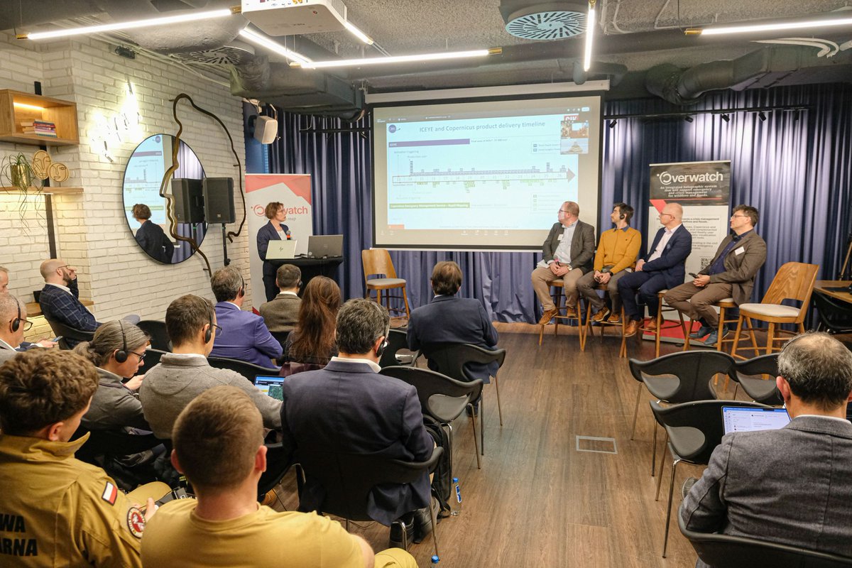 Overwatch_EU's tweet photo. ⭕ On March 25, 2026, the #OVERWATCH demo meeting took place in #Warsaw, bringing together experts and practitioners to explore innovative uses of geospatial data for managing #floods and #wildfires. 

The event featured presentations on the OVERWATCH project’s activities and results, as well as an interactive demonstration that allowed participants to experience the developed solutions first-hand. Through engaging discussions, attendees exchanged insights on how modern technologies can strengthen threat monitoring, operational decision-making, and crisis response.

Two dedicated panel sessions focused respectively on the development of a potential #flood management solution for the Polish crisis management system and on experiences from Portugal’s #CINAMIL (Centro de Investigação, Desenvolvimento e Inovação da Academia Militar – Research, Development and Innovation Center of the Military Academy) and #ANEPC (Autoridade Nacional de Emergência e Proteção Civil) in tackling forest fires. 

A guest speech by the COLLARIS Network addressed the social acceptability of drone-based solutions, while additional sessions presented the project’s achievements, implementation potential, and future dissemination opportunities.

The main panel discussion gathered representatives from various environmental initiatives to share perspectives on leveraging geospatial data for more effective, data driven emergency management.

By combining cutting edge data processing, drone analytics, and augmented reality tools, the #OVERWATCH platform demonstrated its ability to enhance situational awareness, support real-time coordination, and promote proactive crisis response across Europe.

Partners:
@EU4Space
@Ithacasrl
@LinksFoundation
@CBK_pan
@EngineeringSp
@INESCTEC
@Holo_LightGmbH