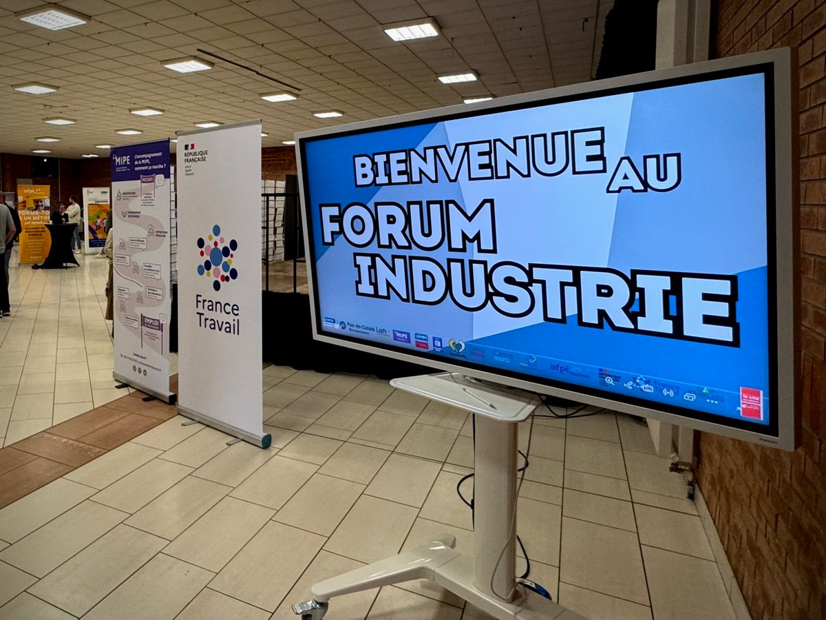 Prefet62's tweet photo. Sophie Pagès, sous préfète de l'arrondissement de Saint-Omer, s'est rendue ce jour à Arques pour découvrir l'action dédiée à la promotion et au recrutement des emplois industriels. 

Organisé par @FTravail_HDF , cet évènement a rassemblé plus de 30 entreprises et organismes de formation et a rassemblé  180 jeunes et demandeurs d'emplois.  

A travers ce type d'actions, il s'agit de répondre aux enjeux territoriaux de rebond industriel et de dynamisation de l'emploi dans ce secteur. 

L'industrie : des métiers à découvrir, des emplois à saisir !