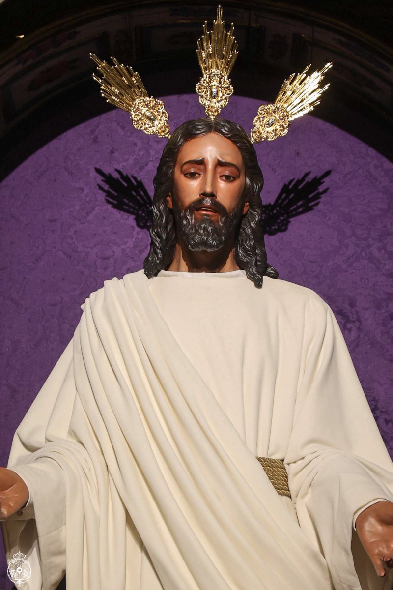 Hdad_Redencion's tweet photo. Nuestro Padre Jesús de la Redención en el Beso de Judas se encuentra ya en la Capilla del Sagrario tras la Semana Santa, ataviado para el tiempo de Pascua.

Viste túnica, ceñida por el cíngulo de hilos de oro, y mantolín blancos y luce sobre su cabeza la potencias doradas realizadas por Orfebrería Mallol en 1989.

📸: Julio Marín 

#CristoentreNosotros