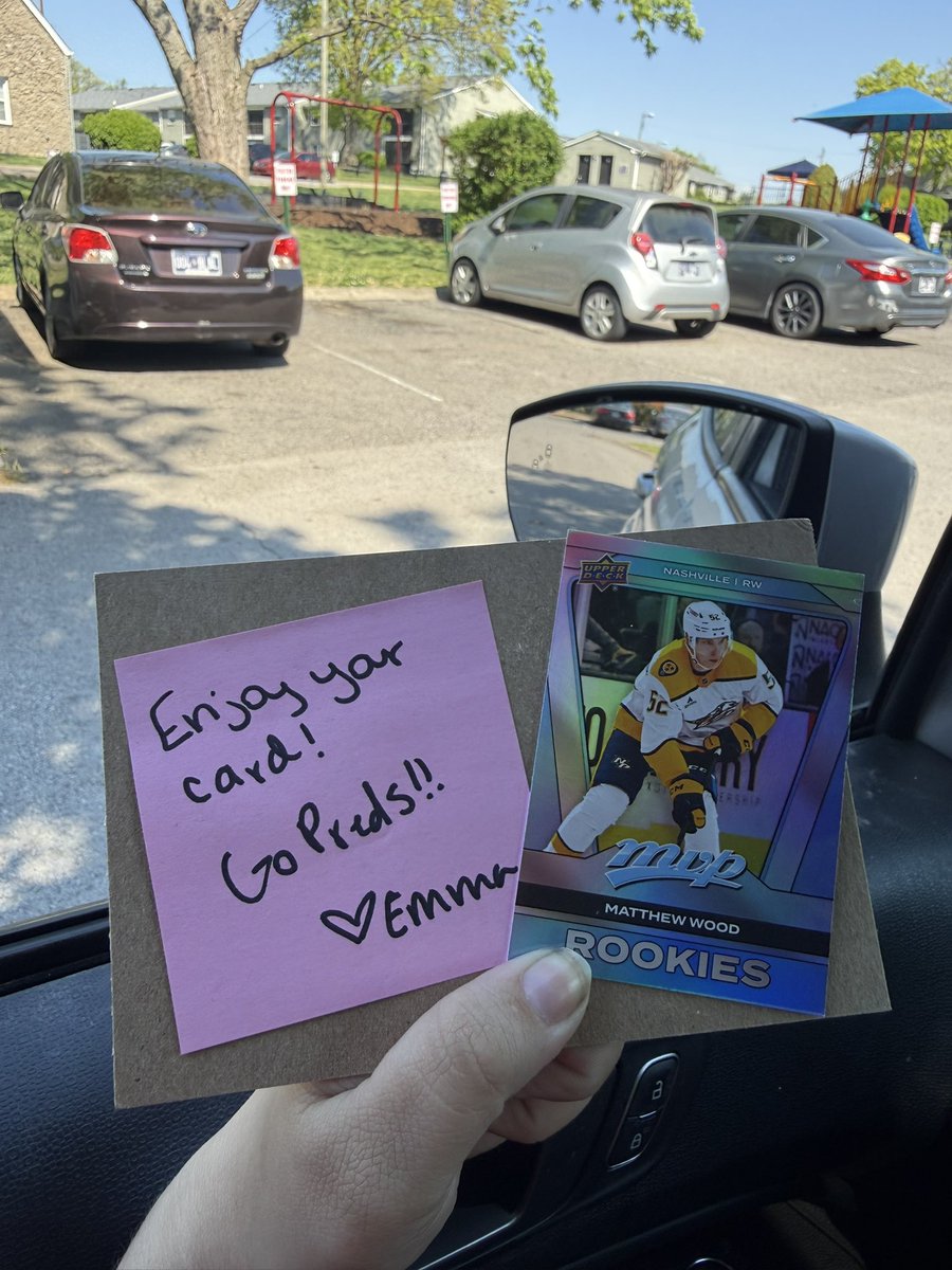 JuiceSaros74's tweet photo. AHHH thank u sm @EMMAVER1CK enjoy the game tonight! #letsgopreds 💛💙 https://t.co/qiwtJQzFxL