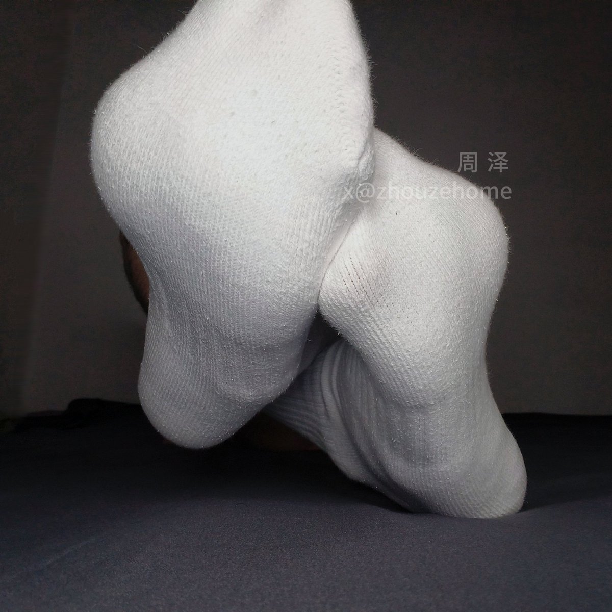 zhoulinov's tweet photo. 暗夜微光白袜脚 https://t.co/3y71ZZJaP0