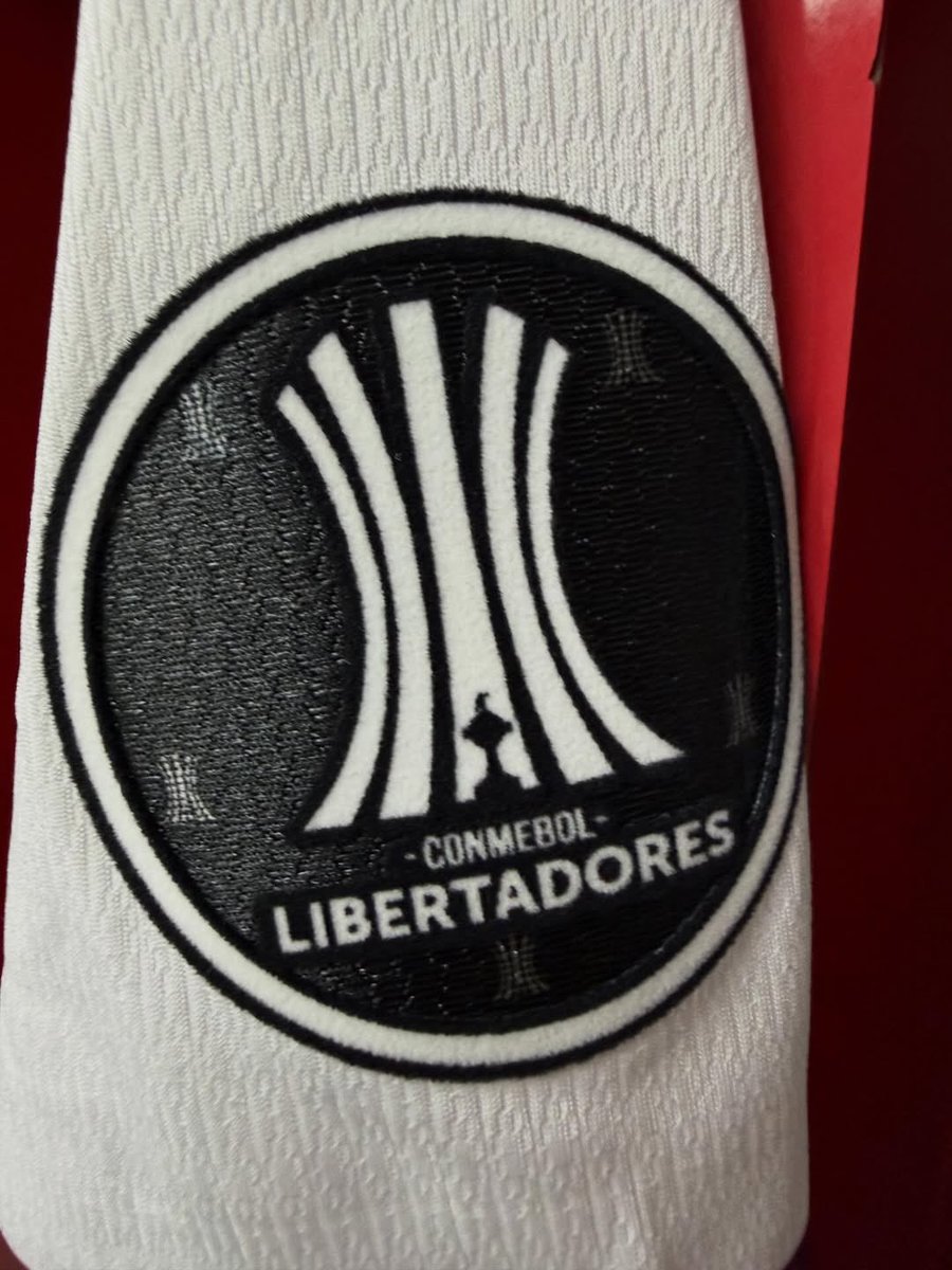 LojaDoFlu's tweet image. Na Terça,  o Time de Guerreiros estreou na @libertadores com a mística Armadura Away 🤍✨ e nela, os patches da conquista e participação na Copa mais almejada das Américas! 🌍

🛒 Produtos disponíveis nas lojas físicas e no site: loja.fluminense.com.br 

#ArmaduraAway #Patches