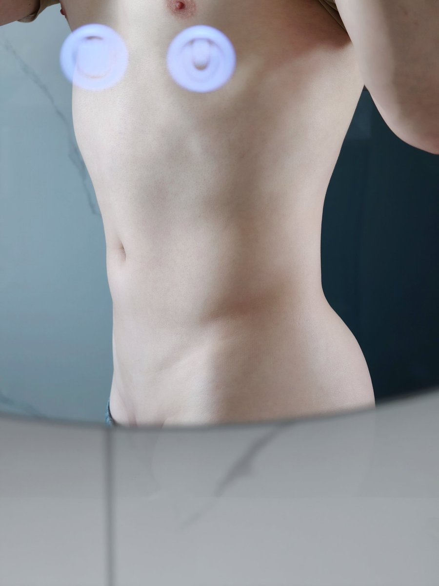 Mini_BugXXX's tweet photo. 为了大屁股，我已经放弃控制体脂了，体脂率马上到19%😟
#iiii #男妈妈 https://t.co/SKQtFeMvC0