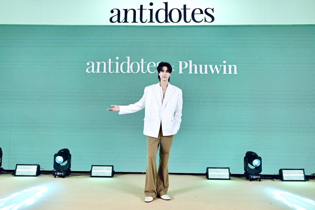 Hello Asian tweet media