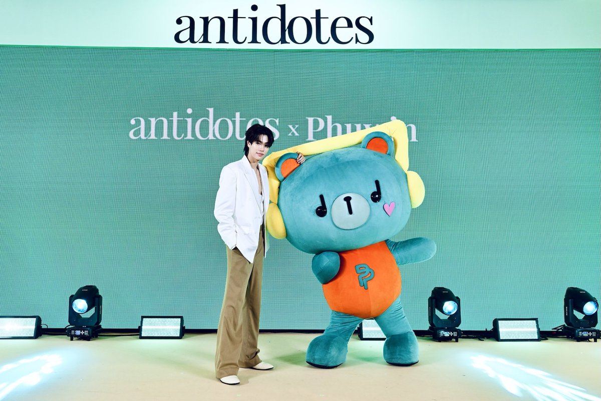 Hello Asian tweet media