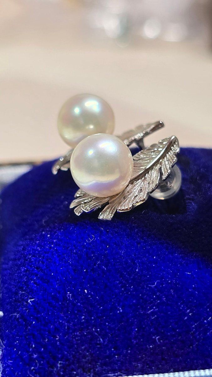 羽パールのピアス。
Silver素材
立体的