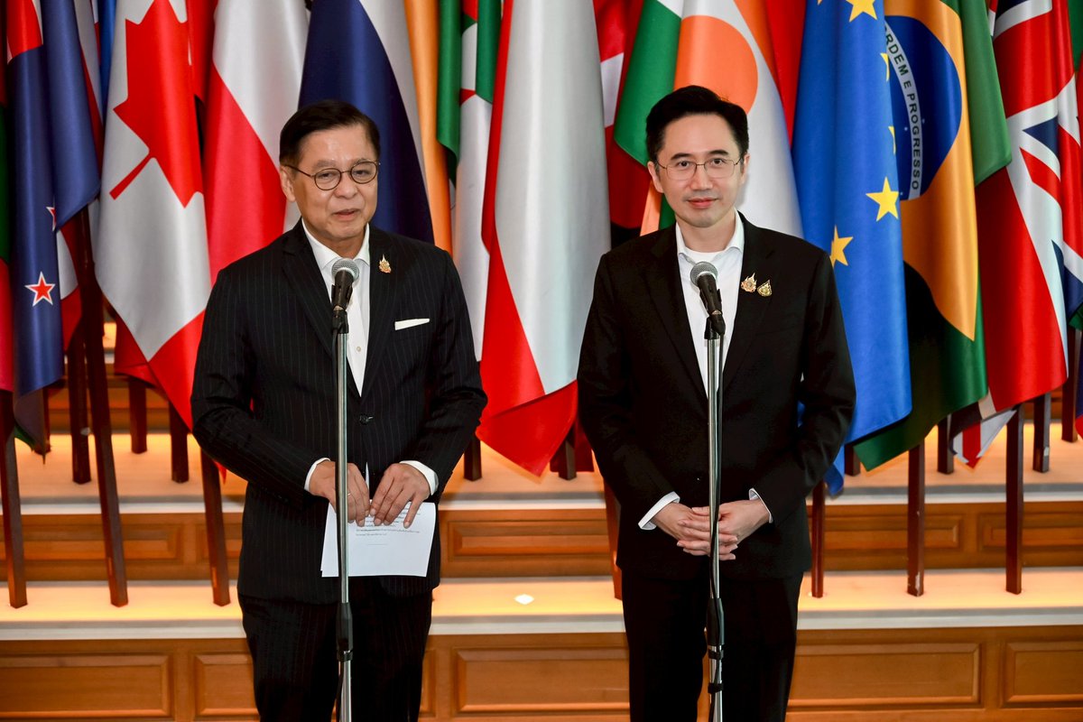 MFAThai's tweet photo. DPM/ FM @SihsasakPh launches strategy on SRI diplomacy to serve as a framework for concrete cooperation, as well as the establishment of international networks in science, research and innovation through nearly 100 Royal Thai Embassies and Consulates-General worldwide advancing science, research and innovation (SRI) diplomacy, which constitutes a key component of economic diplomacy policy to advance key coop. areas, e.g. medical & wellness, semiconductors & AI, and addressing PM2.5 pollution (8 Apr 2026)