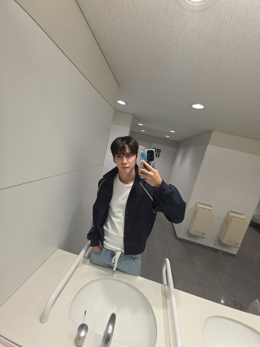 riize_archives's tweet photo. 260409 🪨💭 https://t.co/HeDUpyR0Z0