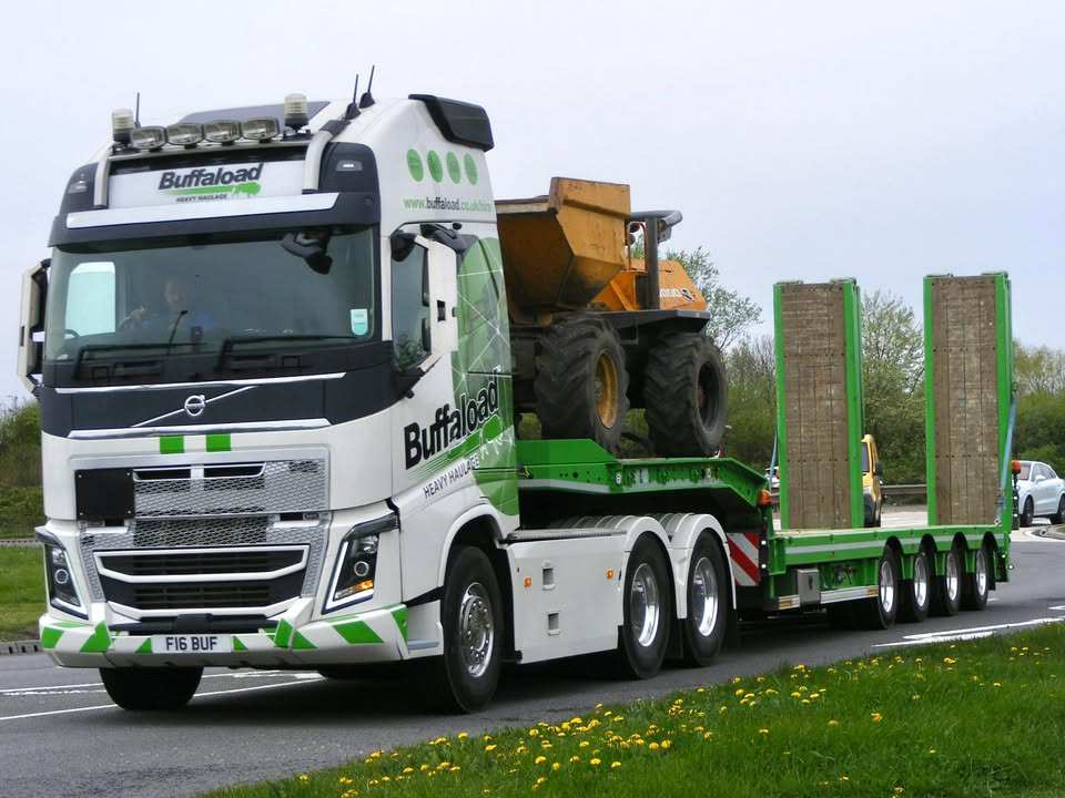Buffaloadlogist's tweet photo. Buffaload Low Loader Service

Flexible service available 24/7
Trailer with capacity for 3 tractor units
Call 07900 263122 or 07774 554077

#buffaload #lowloader #heavyhaulage #specialisttransport https://t.co/qVGdquJdkW