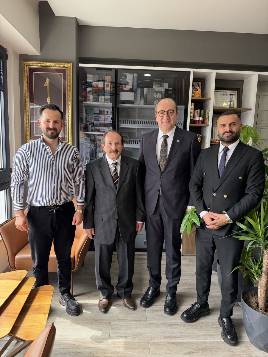 mdunlu's tweet photo. “Kuaförlük mesleğinin emektarı sevgili abimiz Arif Çam’a, oğlu ve kardeşim Emirkan Çam’a ve dünya ikincisi, şampiyon kuaförüm Tuncay Gitgör’e nazik ziyaretleri için teşekkür ederim.” https://t.co/10ncCOlqhD